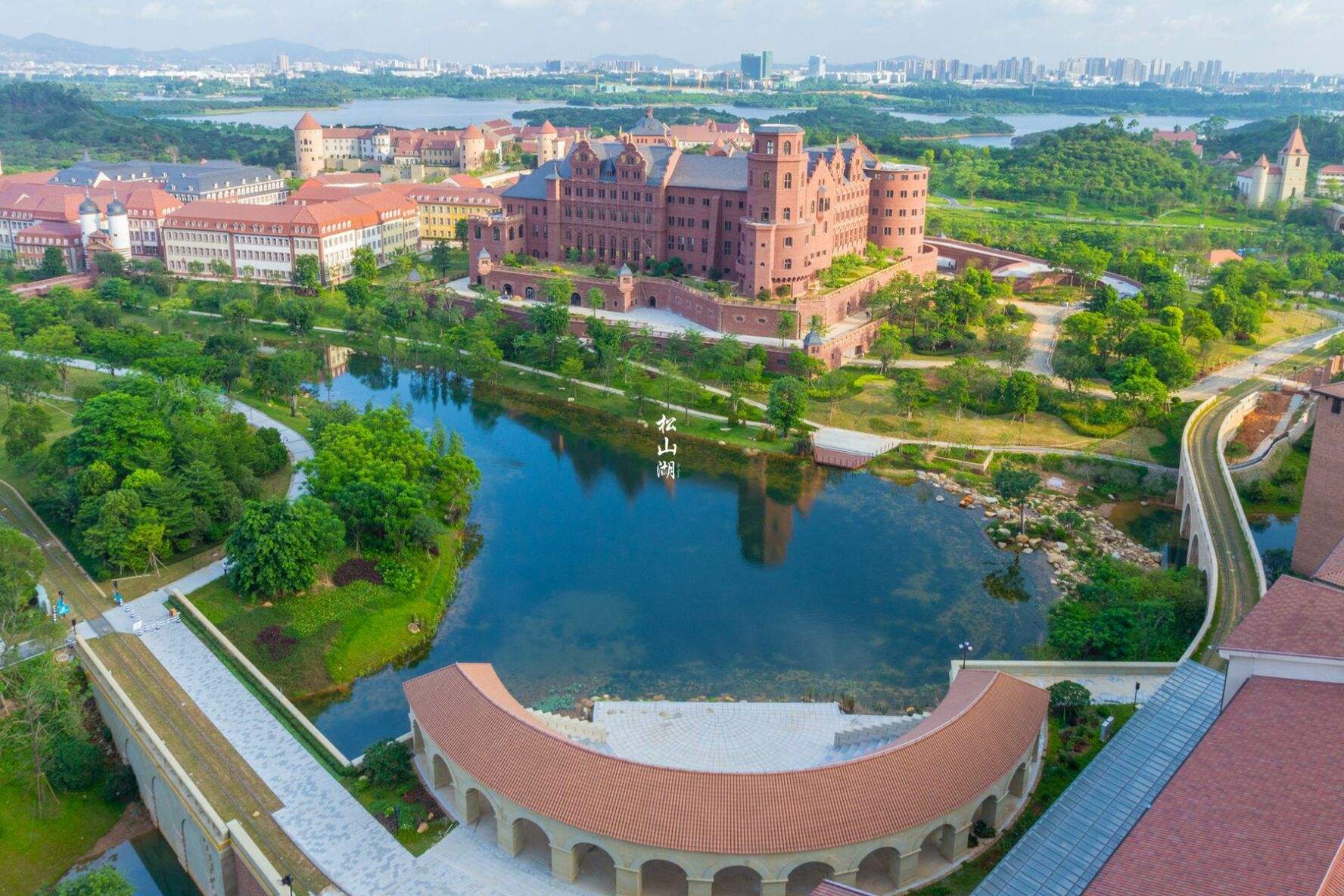 Huawei Europe Town store in Songshan Lake